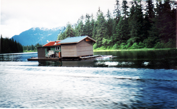 moving houseboat